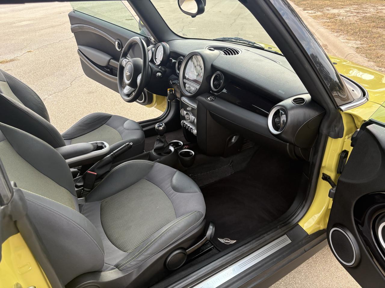 MINI Cooper Convertible 2dr 2009