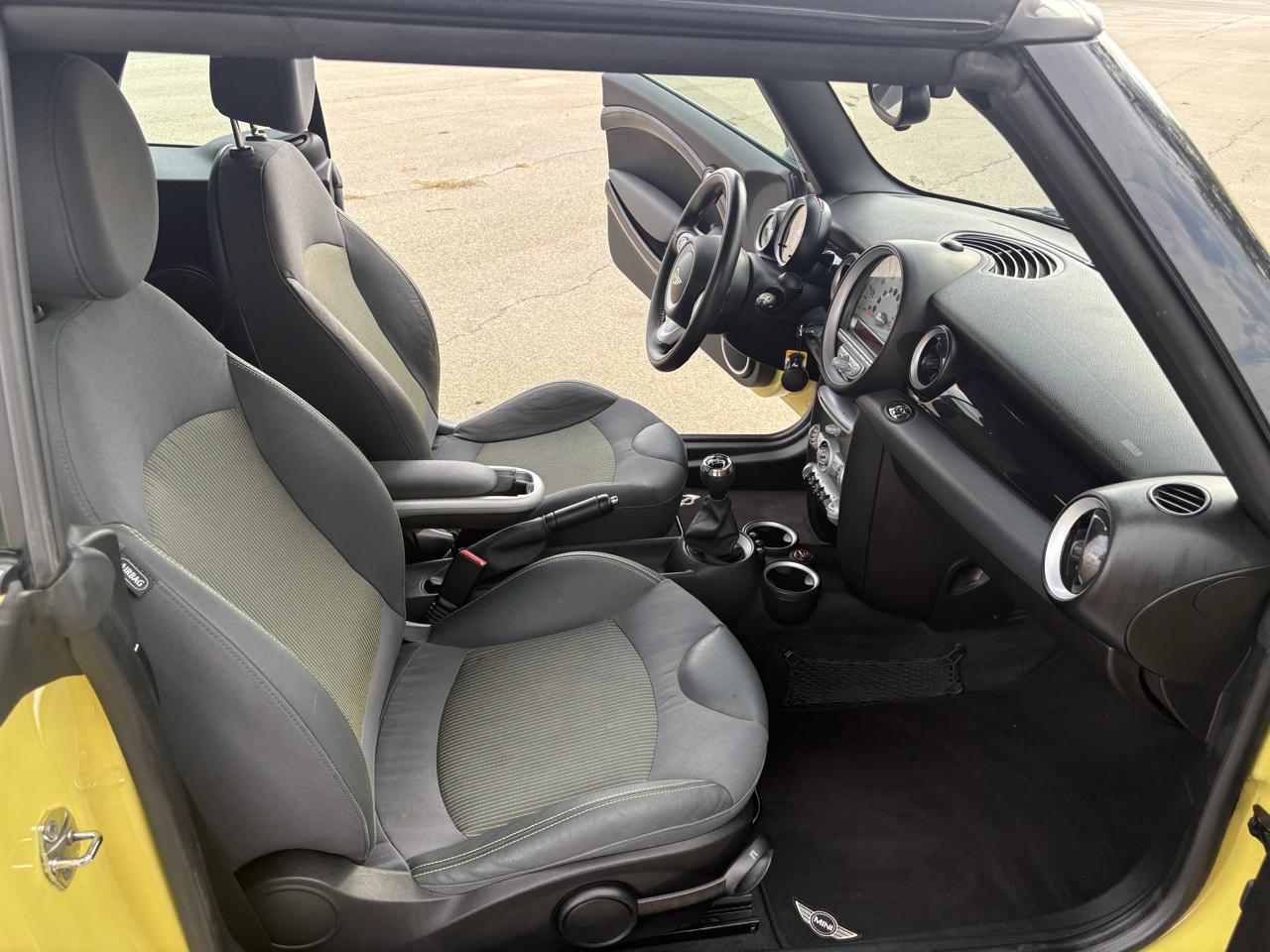 MINI Cooper Convertible 2dr 2009