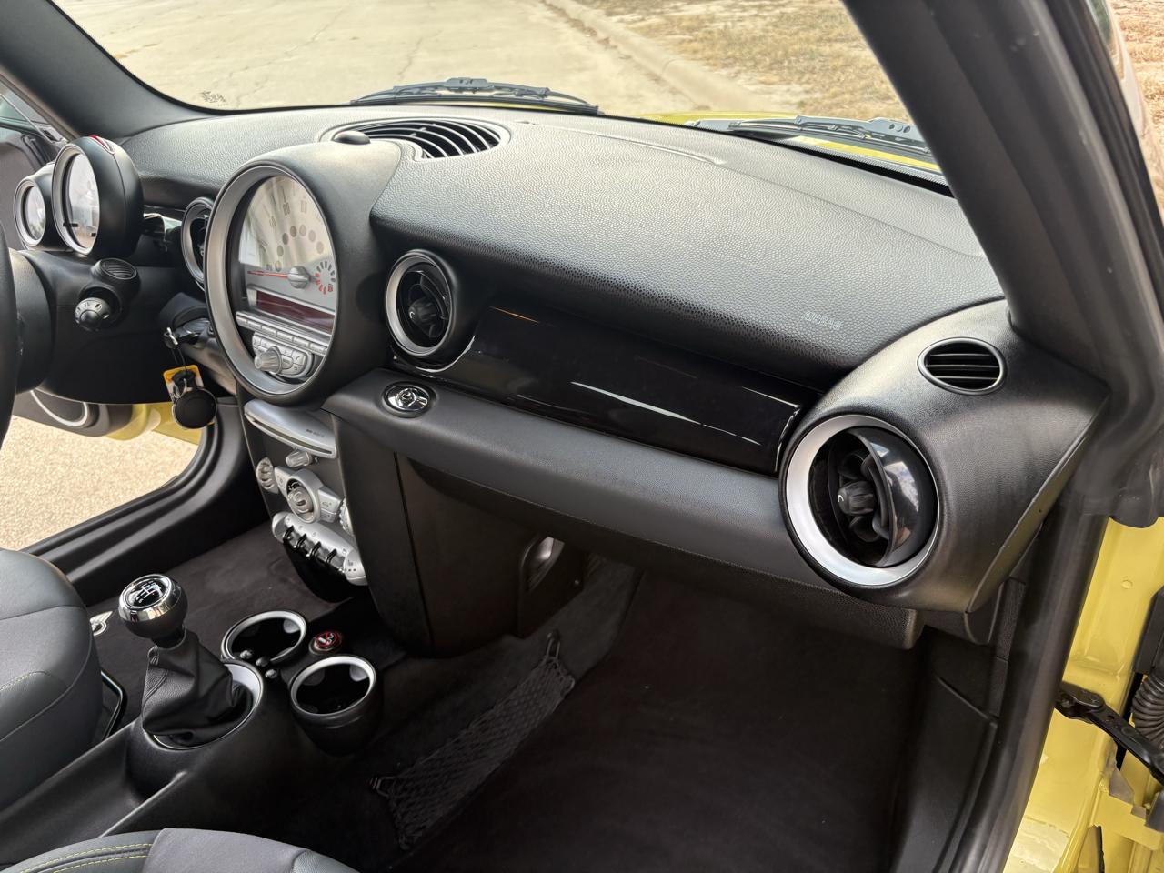 MINI Cooper Convertible 2dr 2009