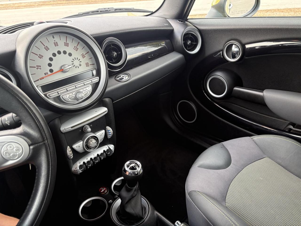 MINI Cooper Convertible 2dr 2009