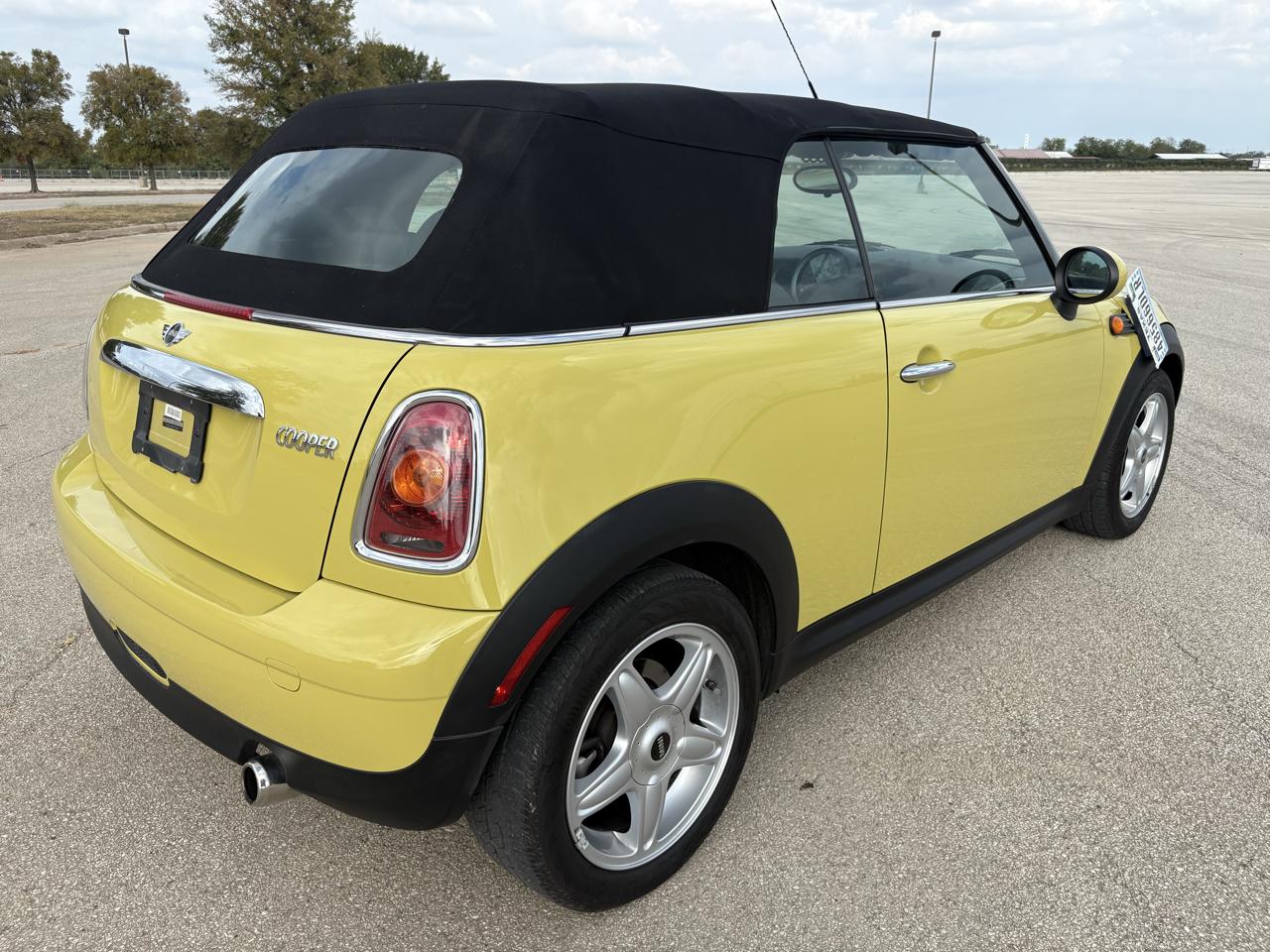MINI Cooper Convertible 2dr 2009