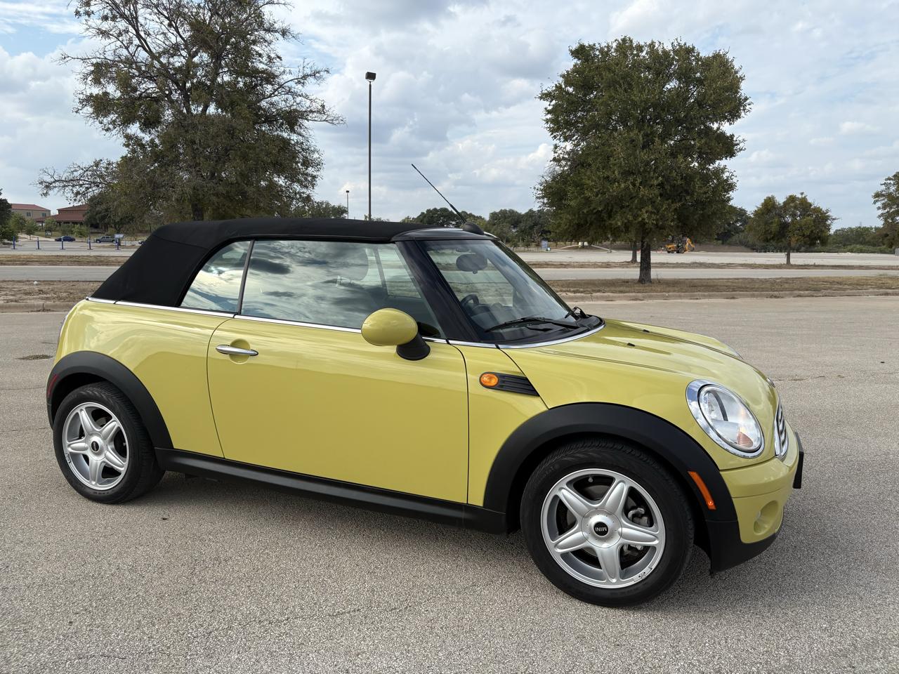 MINI Cooper Convertible 2dr 2009