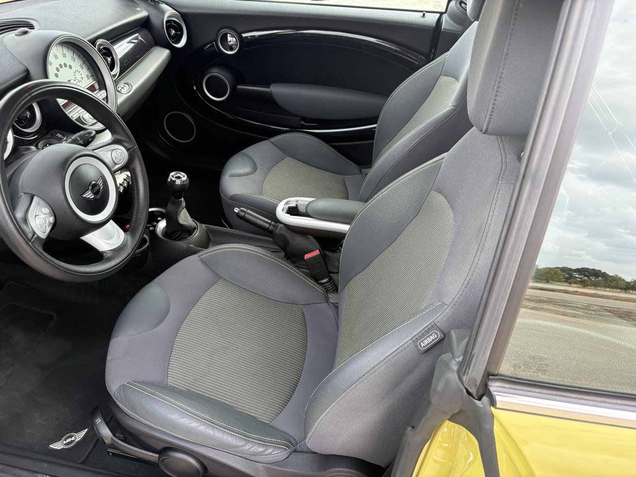 MINI Cooper Convertible 2dr 2009