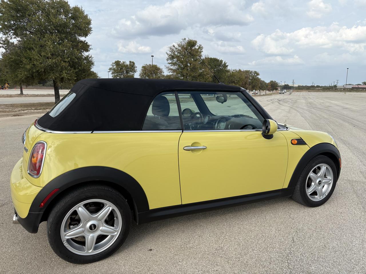 MINI Cooper Convertible 2dr 2009