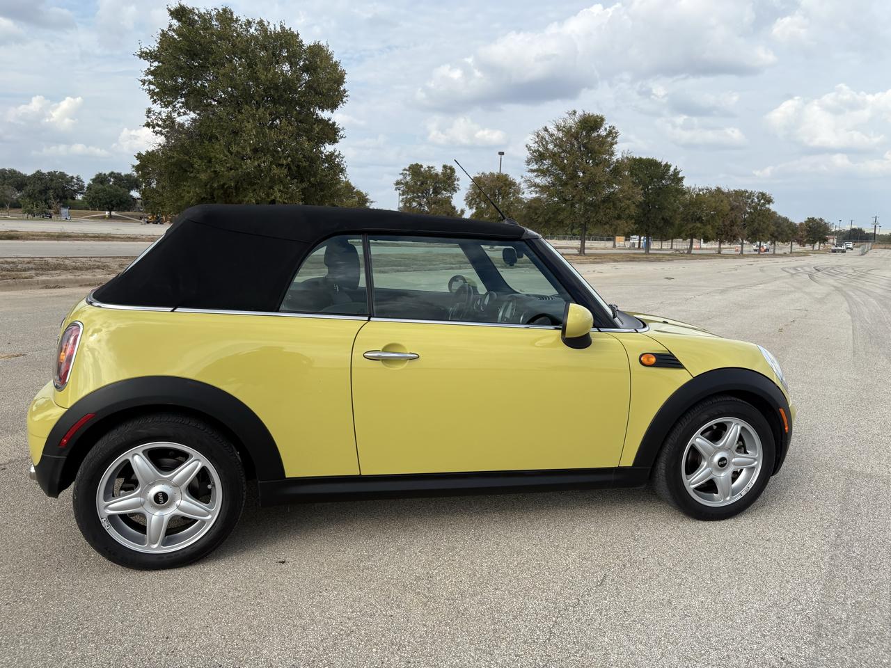 MINI Cooper Convertible 2dr 2009