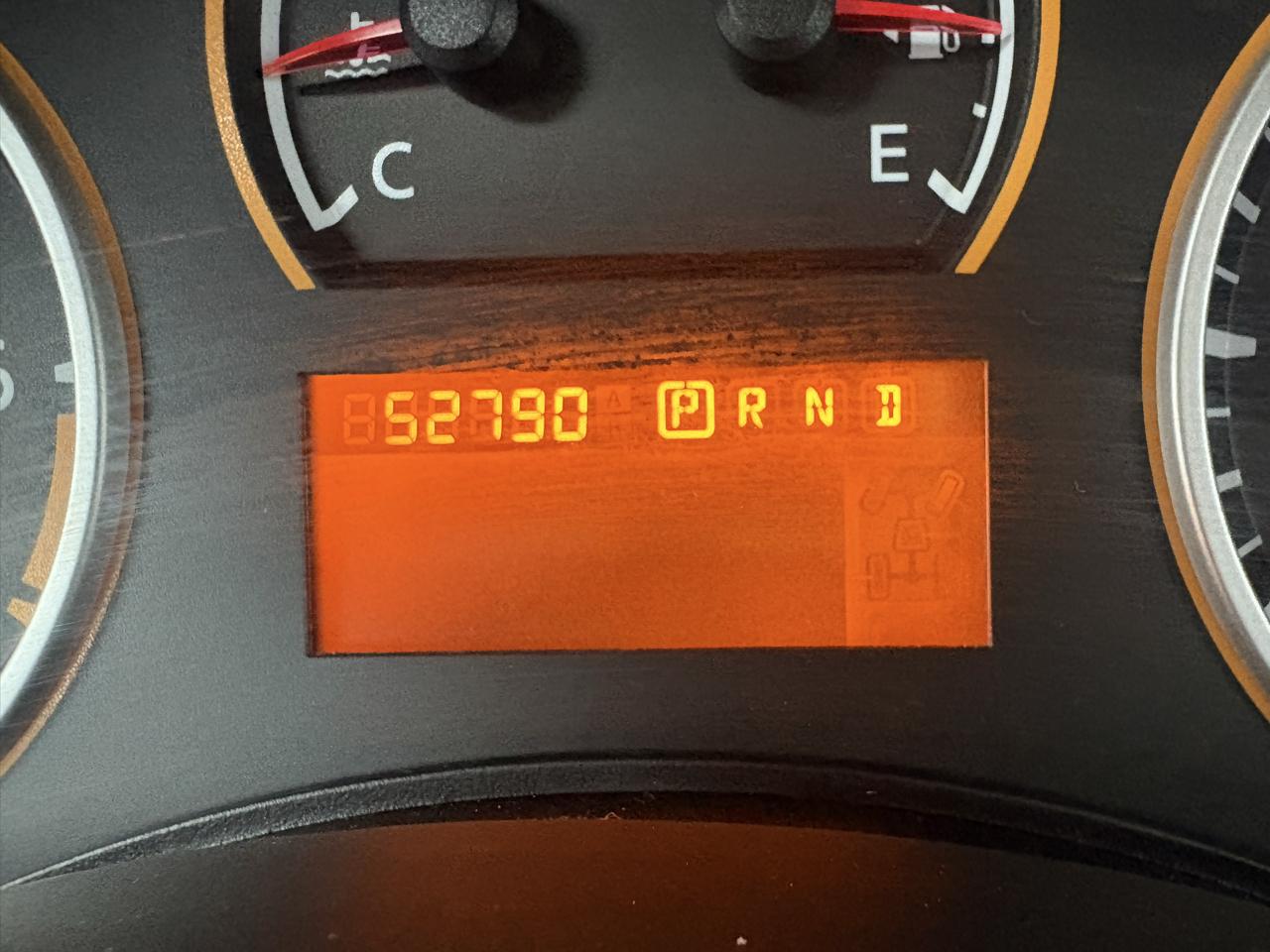Nissan Armada 2WD 4dr SE 2010