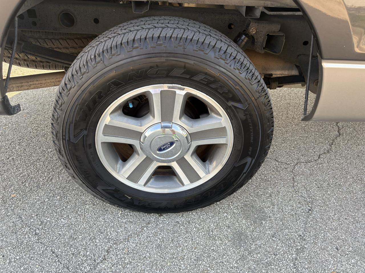 Ford F-150 SuperCrew 139" XLT 2006