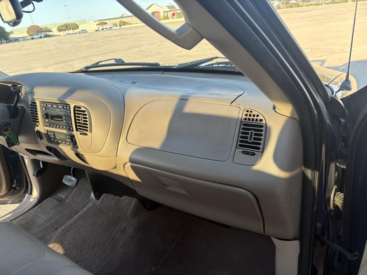 Ford F-150 SuperCrew 139" Lariat 2003