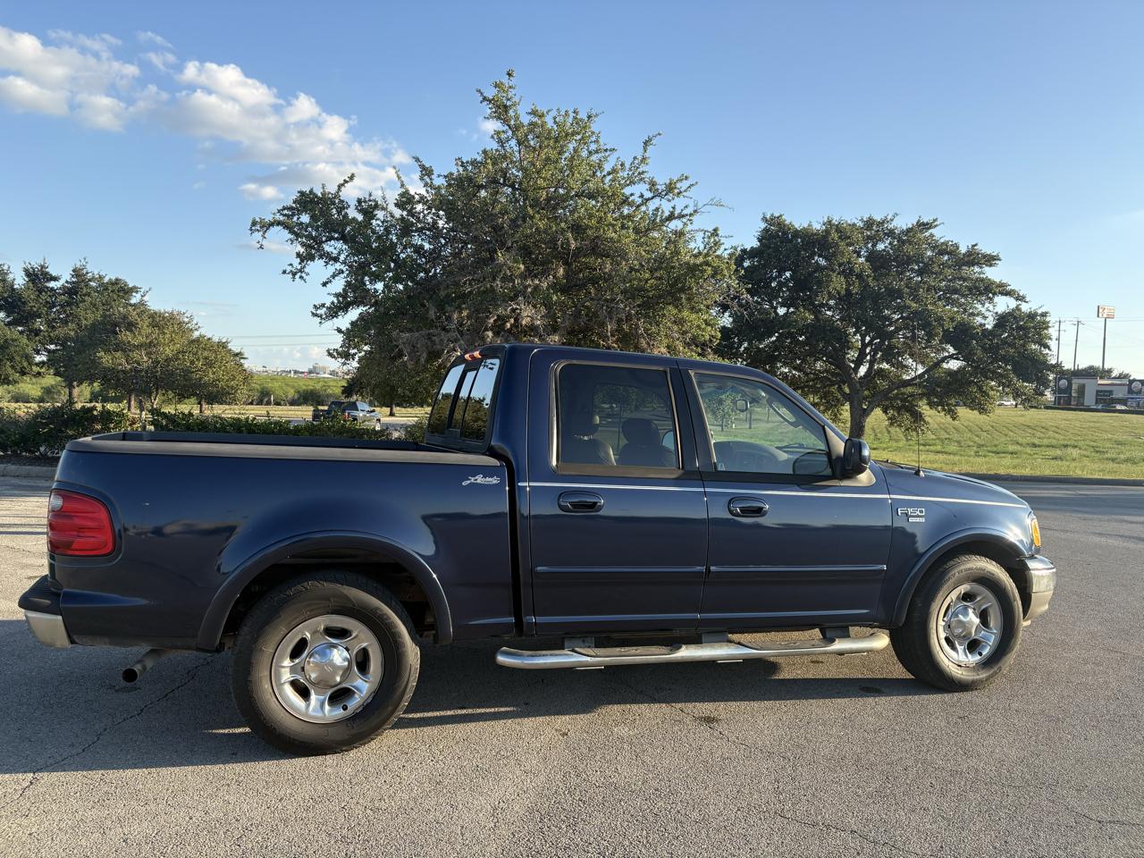 Ford F-150 SuperCrew 139" Lariat 2003