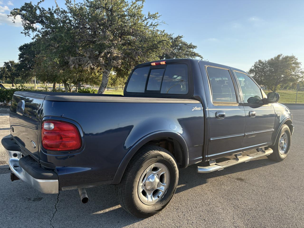 Ford F-150 SuperCrew 139" Lariat 2003