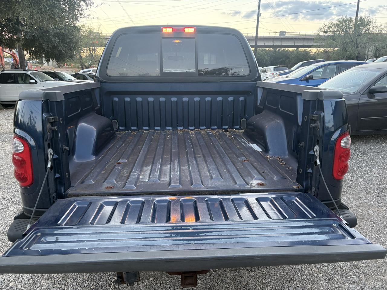Ford F-150 SuperCrew 139" Lariat 2003