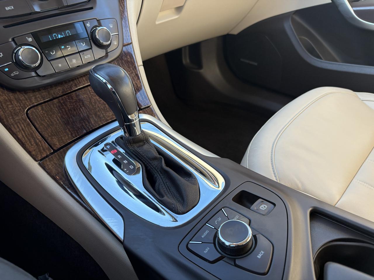 Buick Regal 4dr Sdn Premium 2 2013