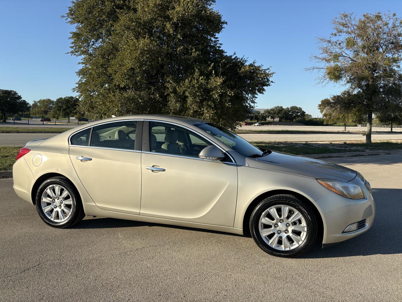 Buick Regal 4dr Sdn Premium 2 2013
