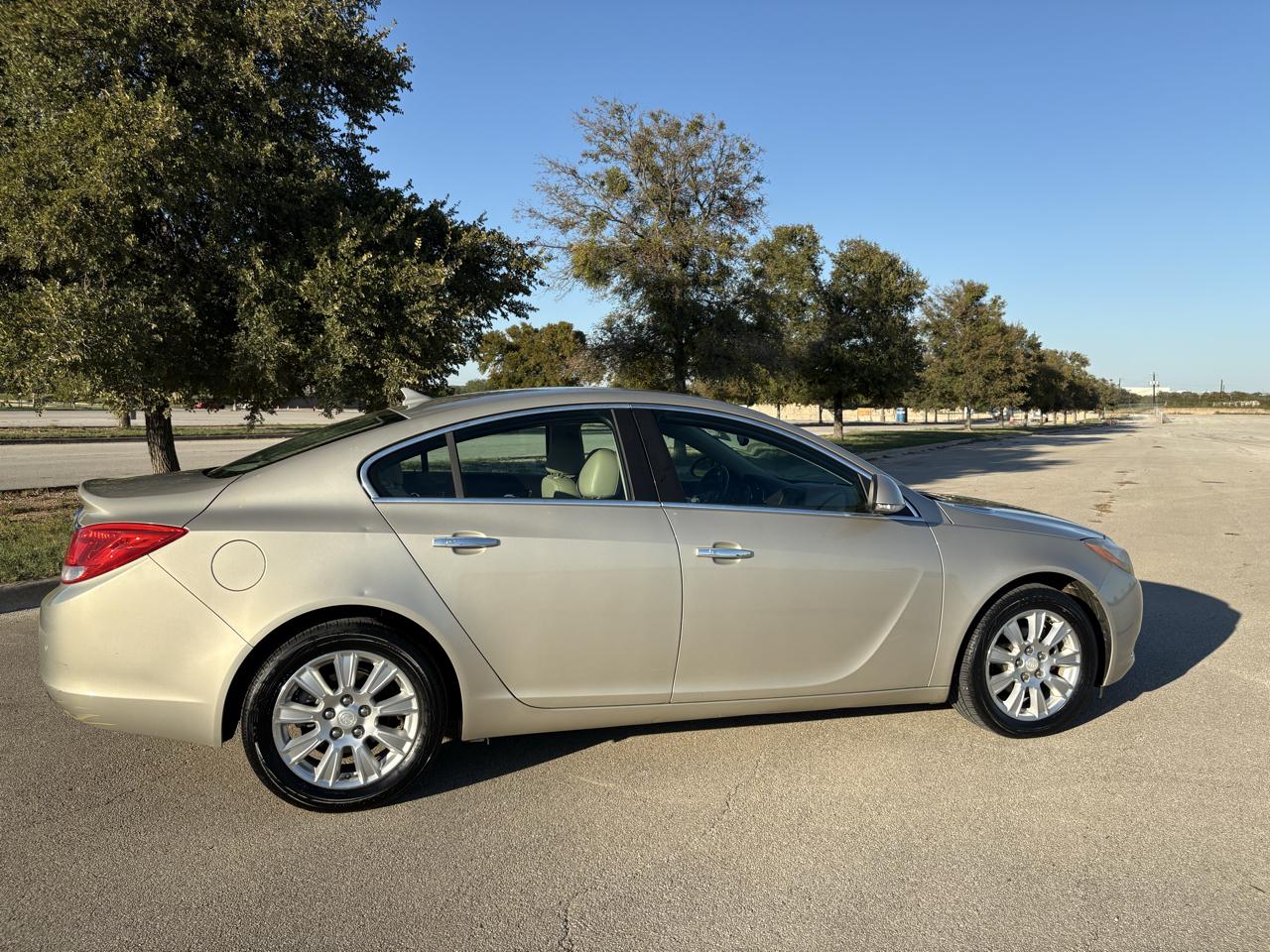 Buick Regal 4dr Sdn Premium 2 2013