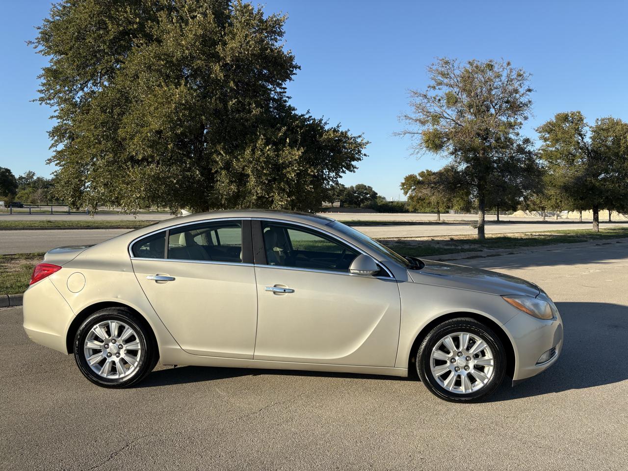 Buick Regal 4dr Sdn Premium 2 2013