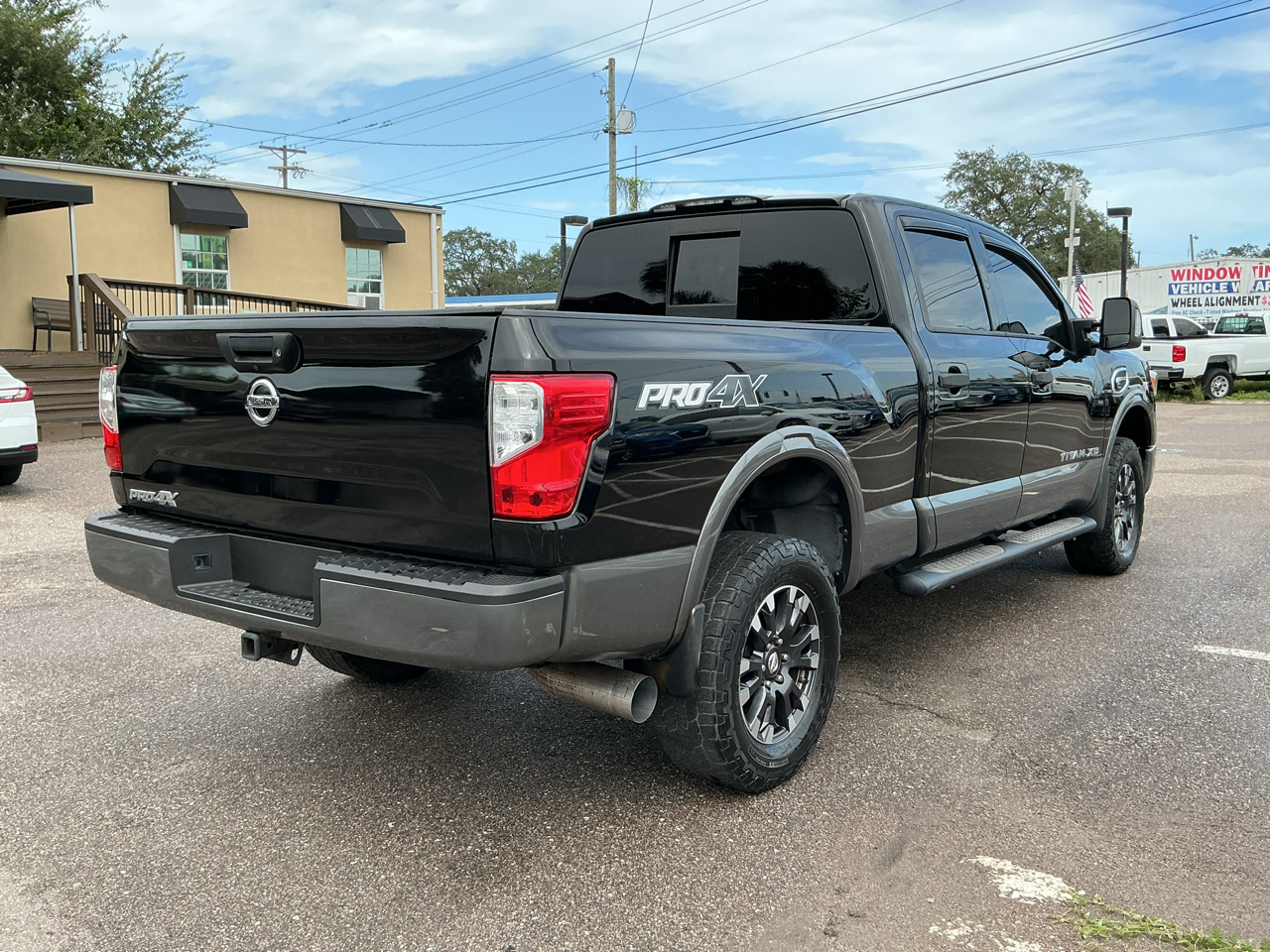 2017 Nissan Titan photo 4