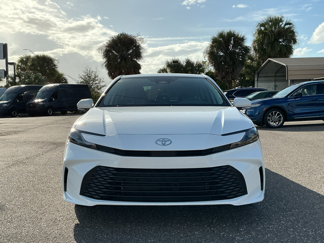 2025 Toyota Camry Hybrid LE photo 2