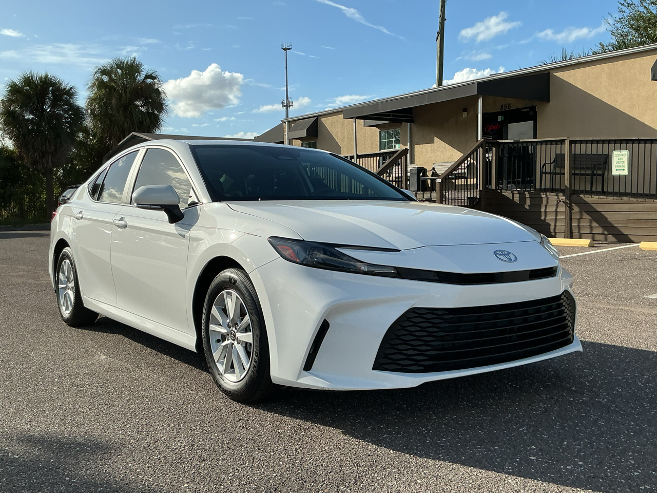 2025 Toyota Camry Hybrid LE photo 3