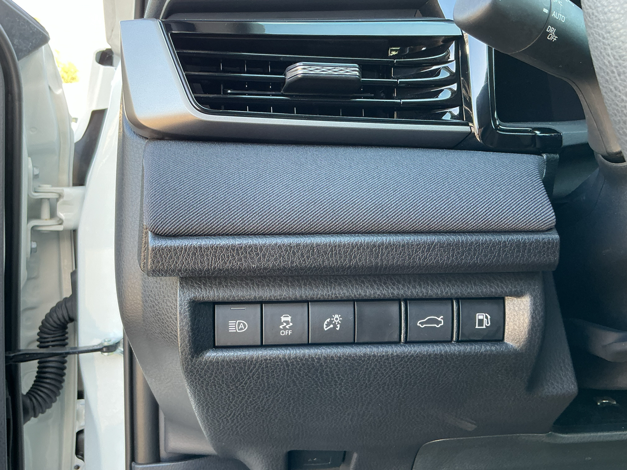 2025 Toyota Camry Hybrid LE photo 12
