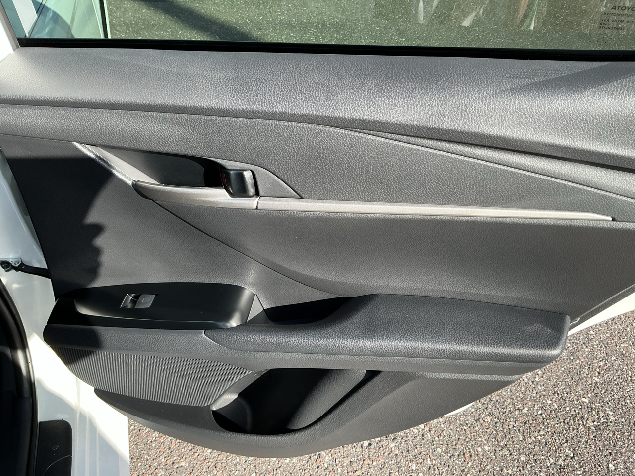 2025 Toyota Camry Hybrid LE photo 16