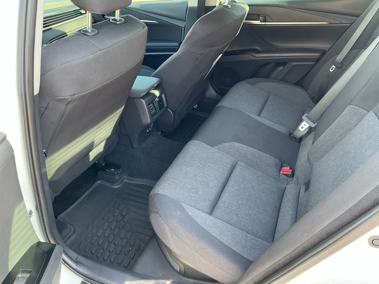 2025 Toyota Camry Hybrid LE photo 17
