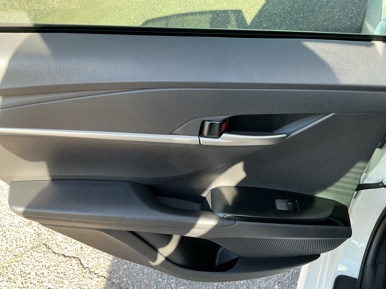 2025 Toyota Camry Hybrid LE photo 18