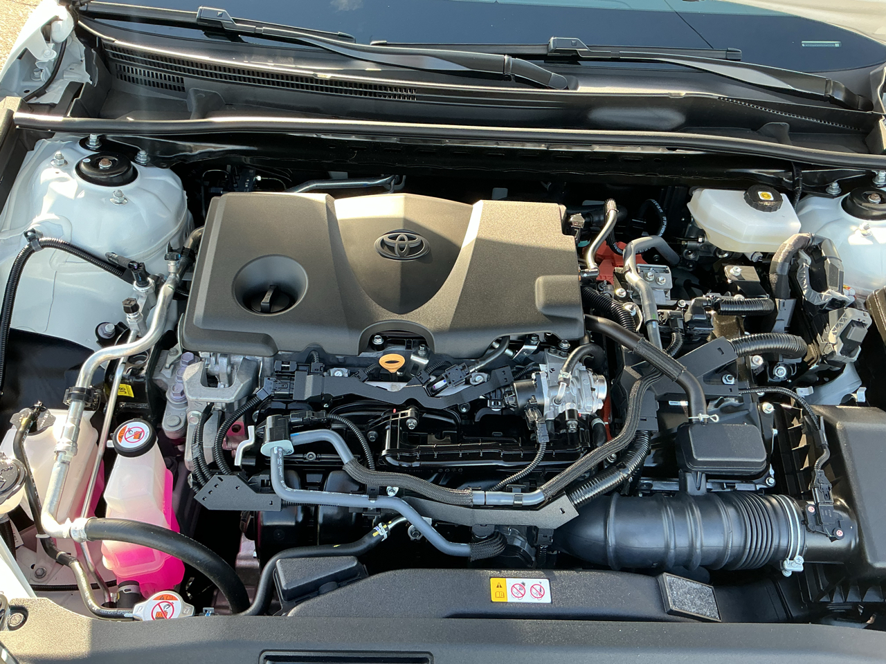 2025 Toyota Camry Hybrid LE photo 20