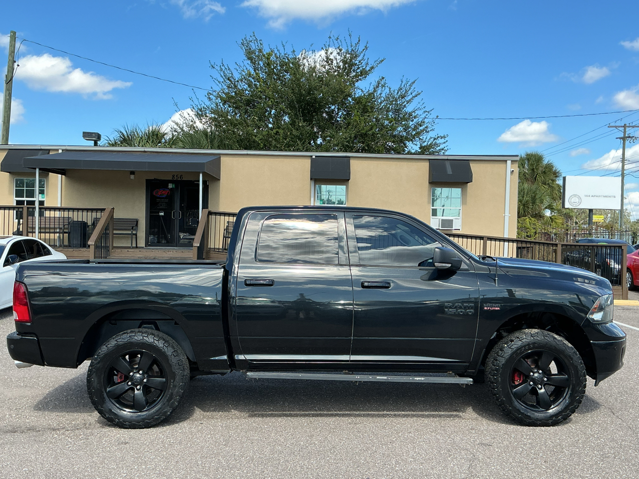 RAM 1500 SLT Crew Cab SWB 4WD 2018