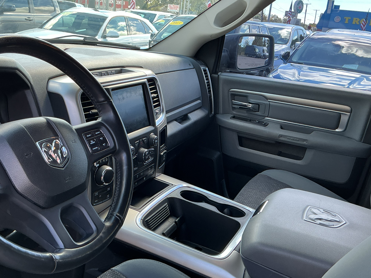 RAM 1500 SLT Crew Cab SWB 4WD 2018