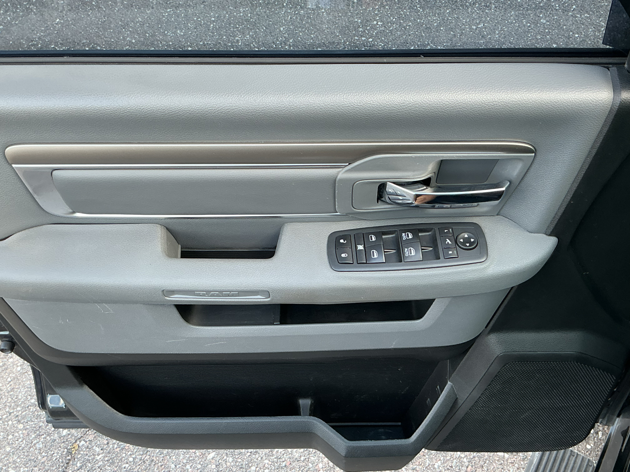 RAM 1500 SLT Crew Cab SWB 4WD 2018