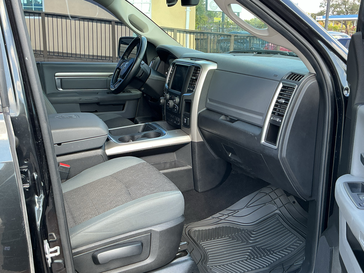 RAM 1500 SLT Crew Cab SWB 4WD 2018