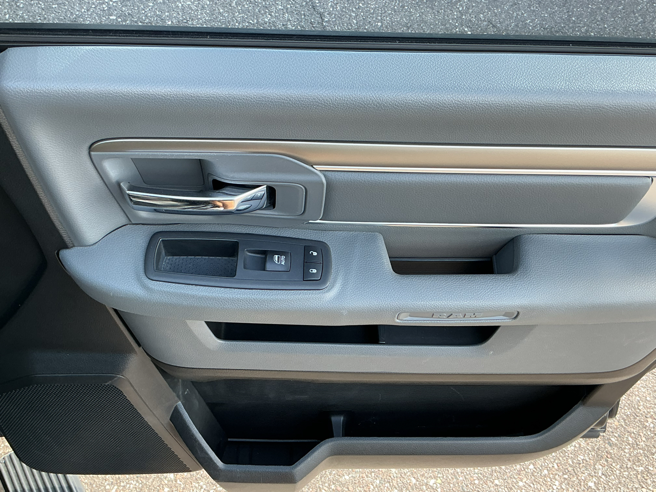 RAM 1500 SLT Crew Cab SWB 4WD 2018