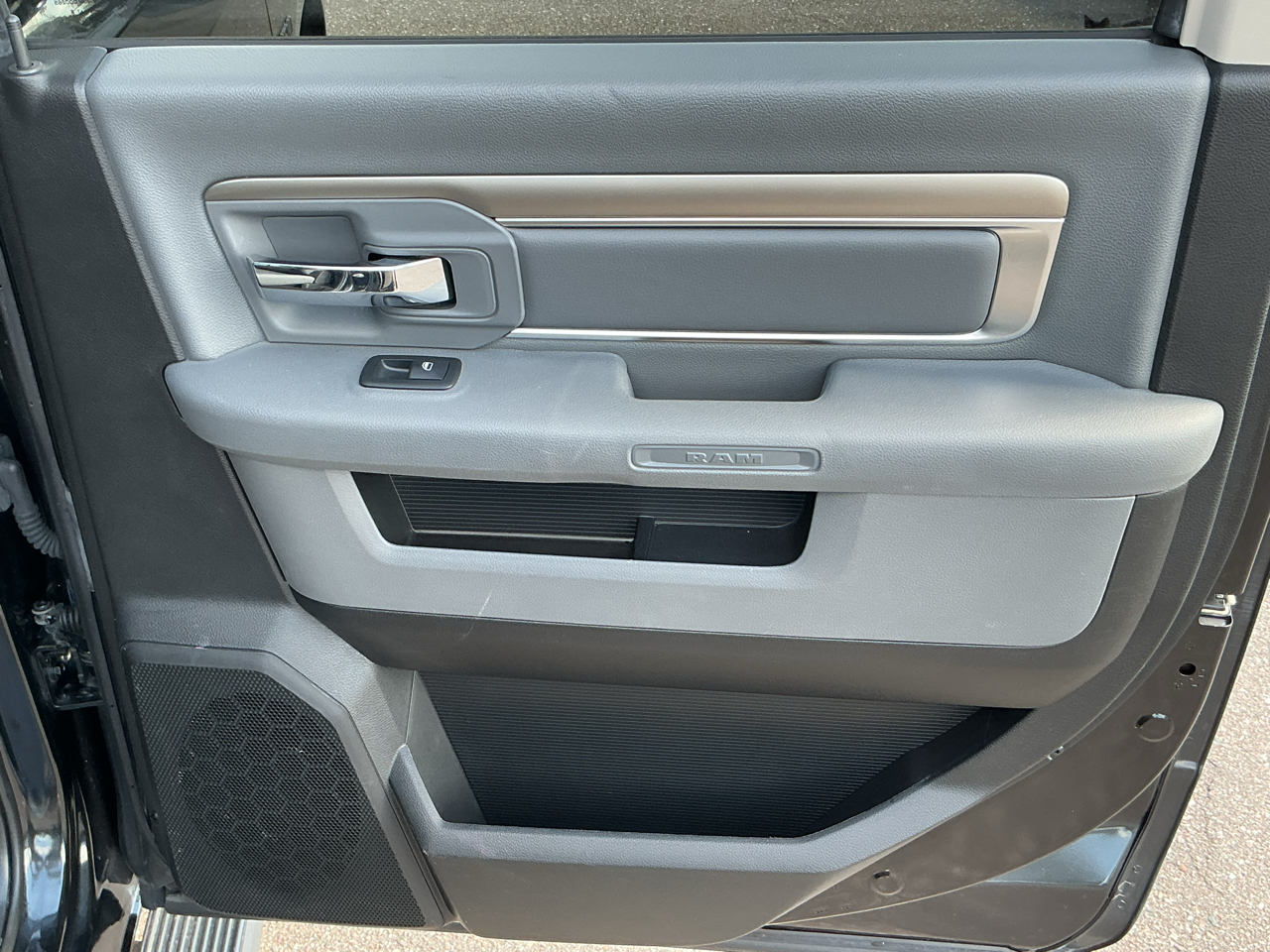 RAM 1500 SLT Crew Cab SWB 4WD 2018