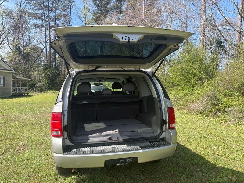 Ford Explorer  2004