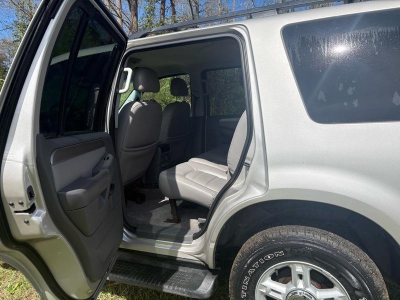 Ford Explorer  2004