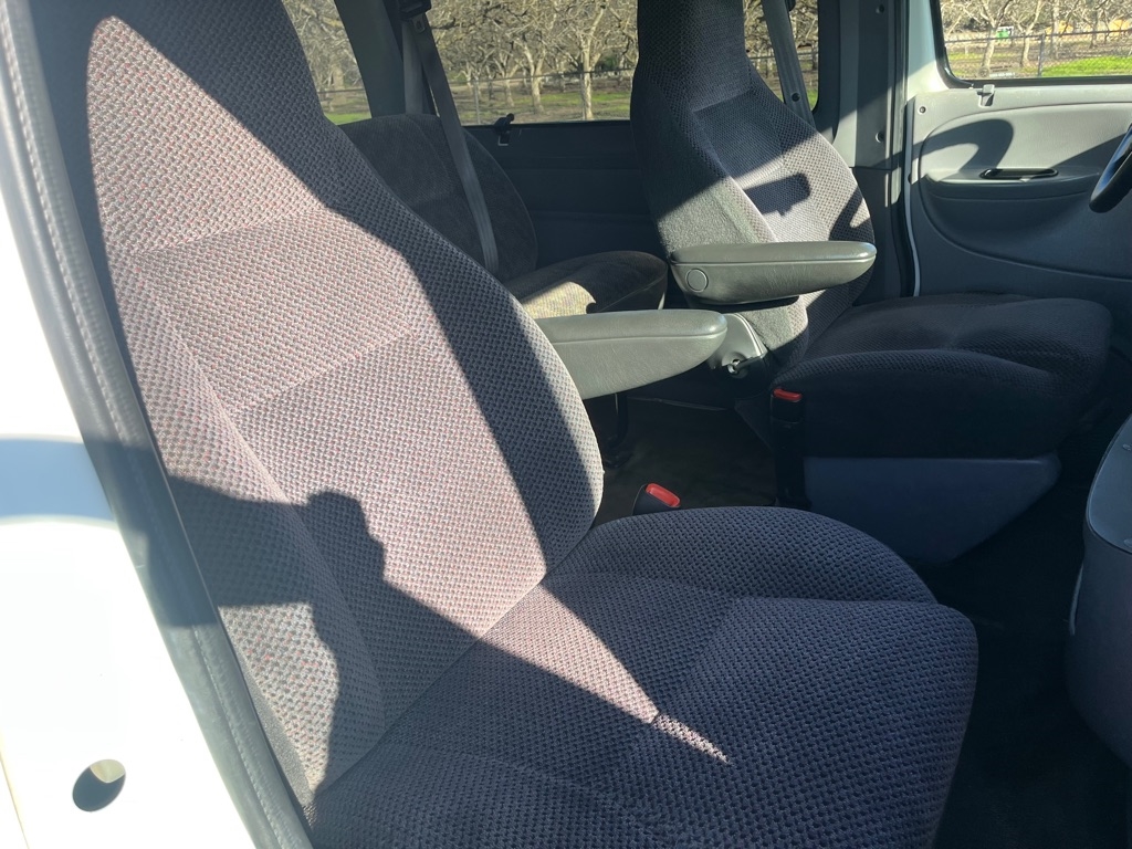 Dodge Ram Wagon  1999