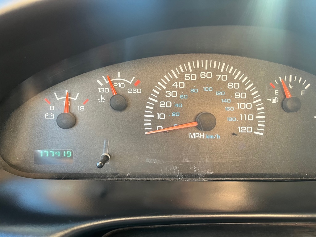 Dodge Ram Wagon  1999