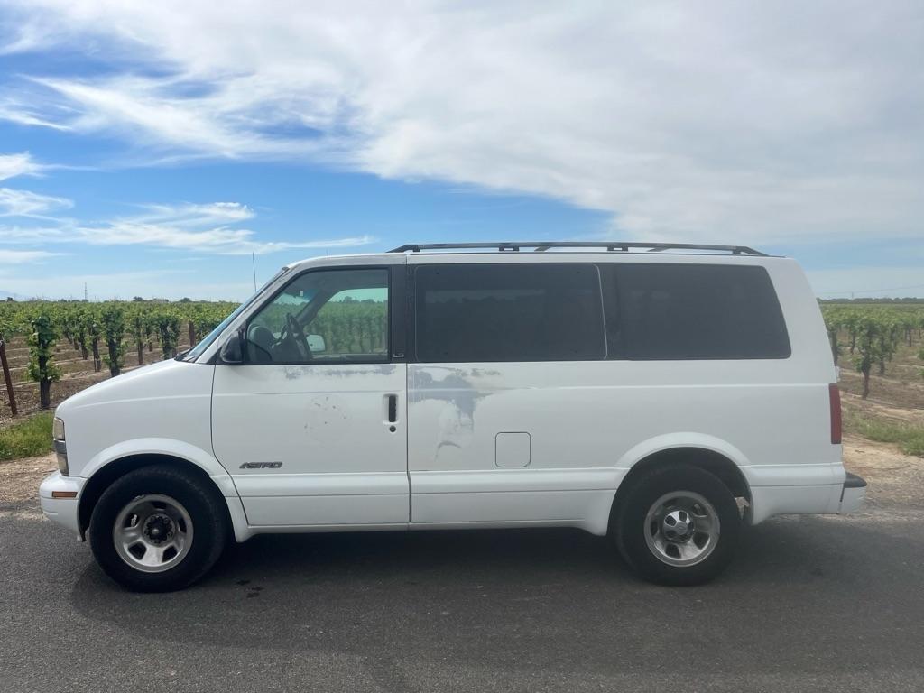 2000 Chevrolet Astro's photo