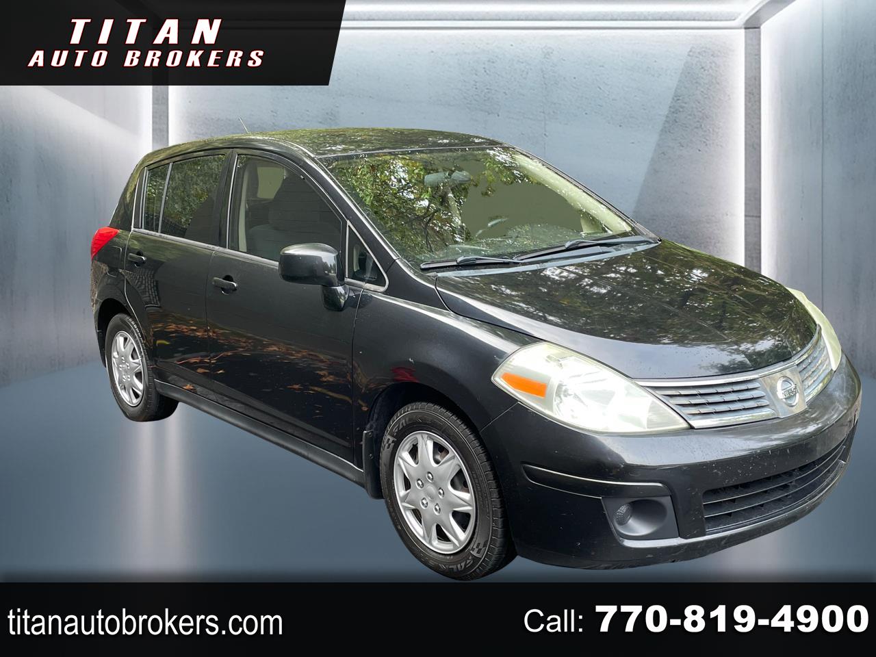 2009 Nissan Versa S's photo