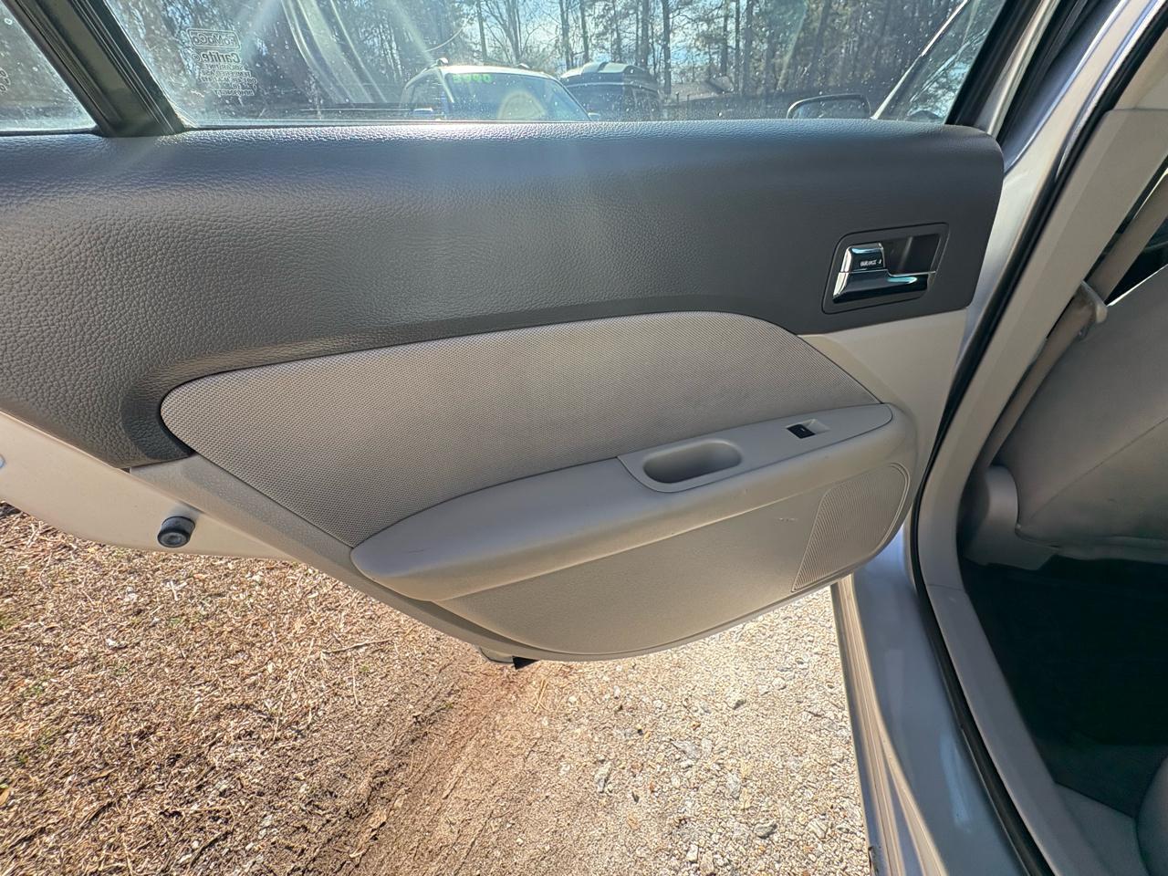 Ford Fusion I4 S 2011