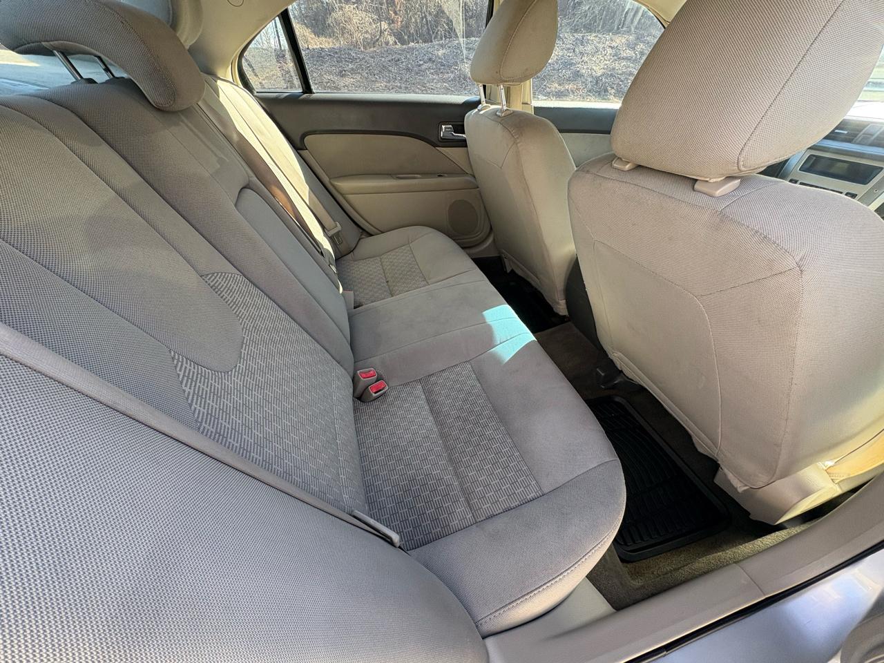 Ford Fusion I4 S 2011