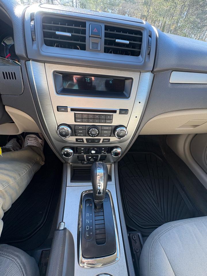 Ford Fusion I4 S 2011