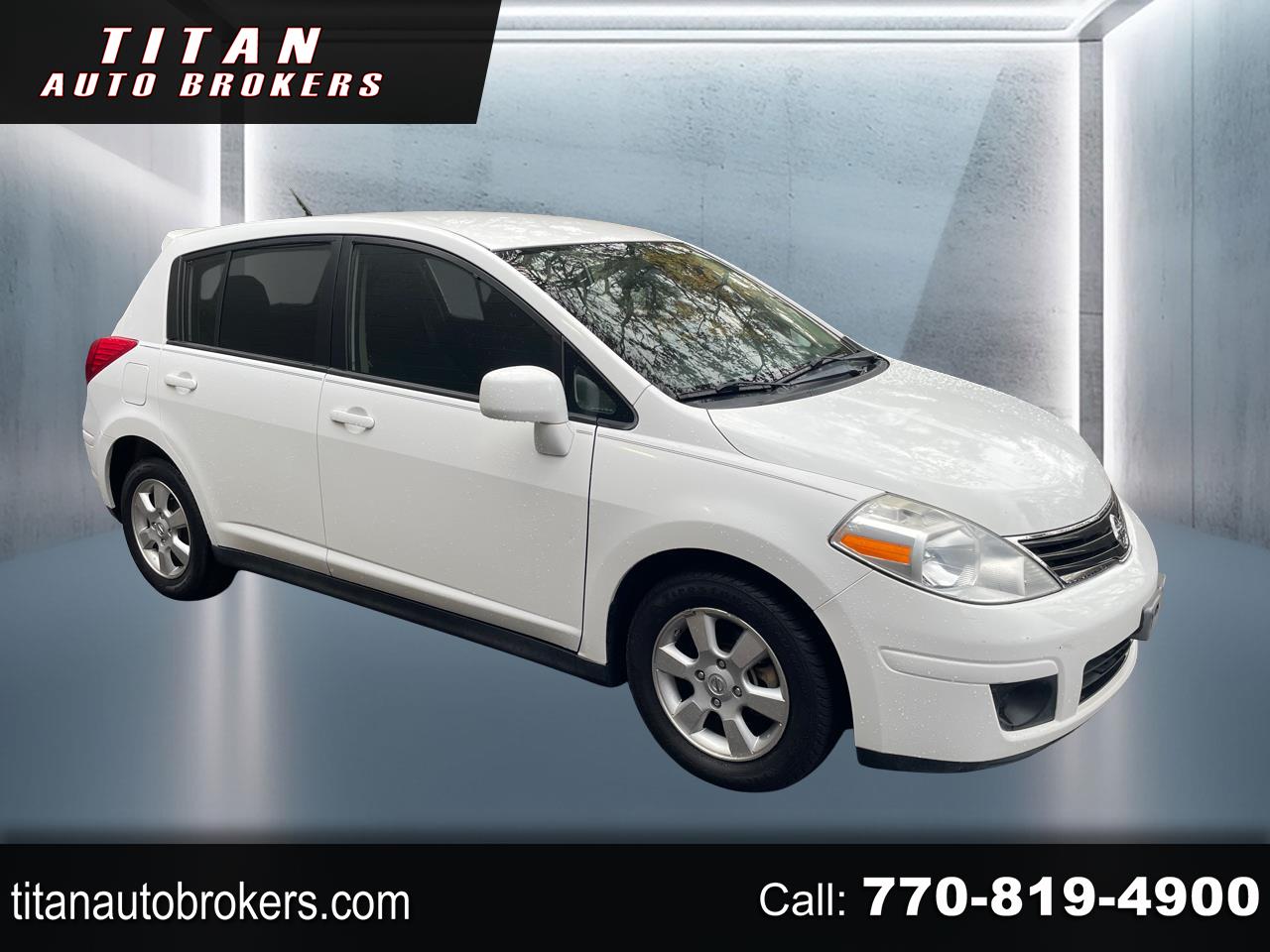 2012 Nissan Versa S's photo