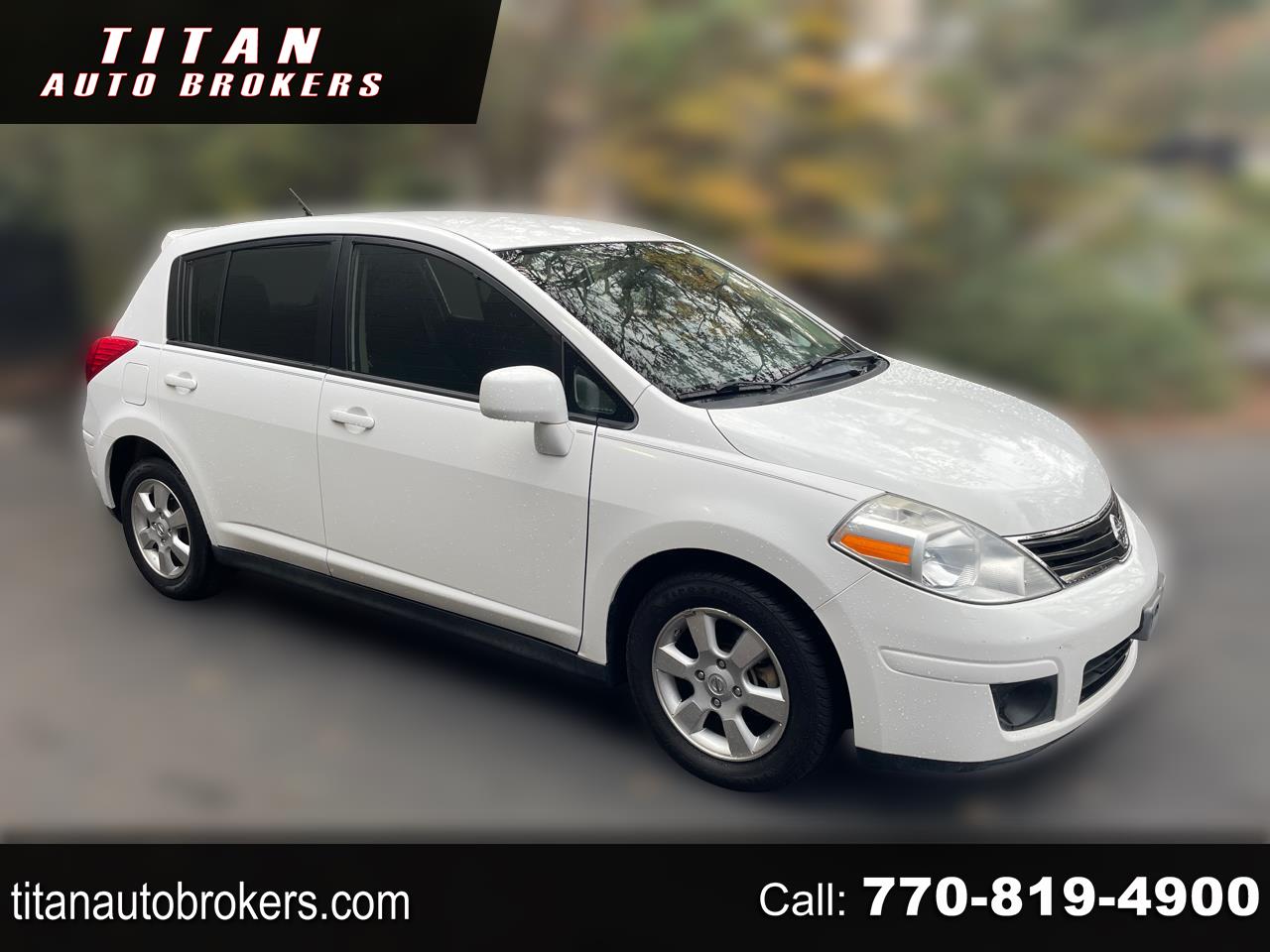 2012 Nissan Versa S's photo