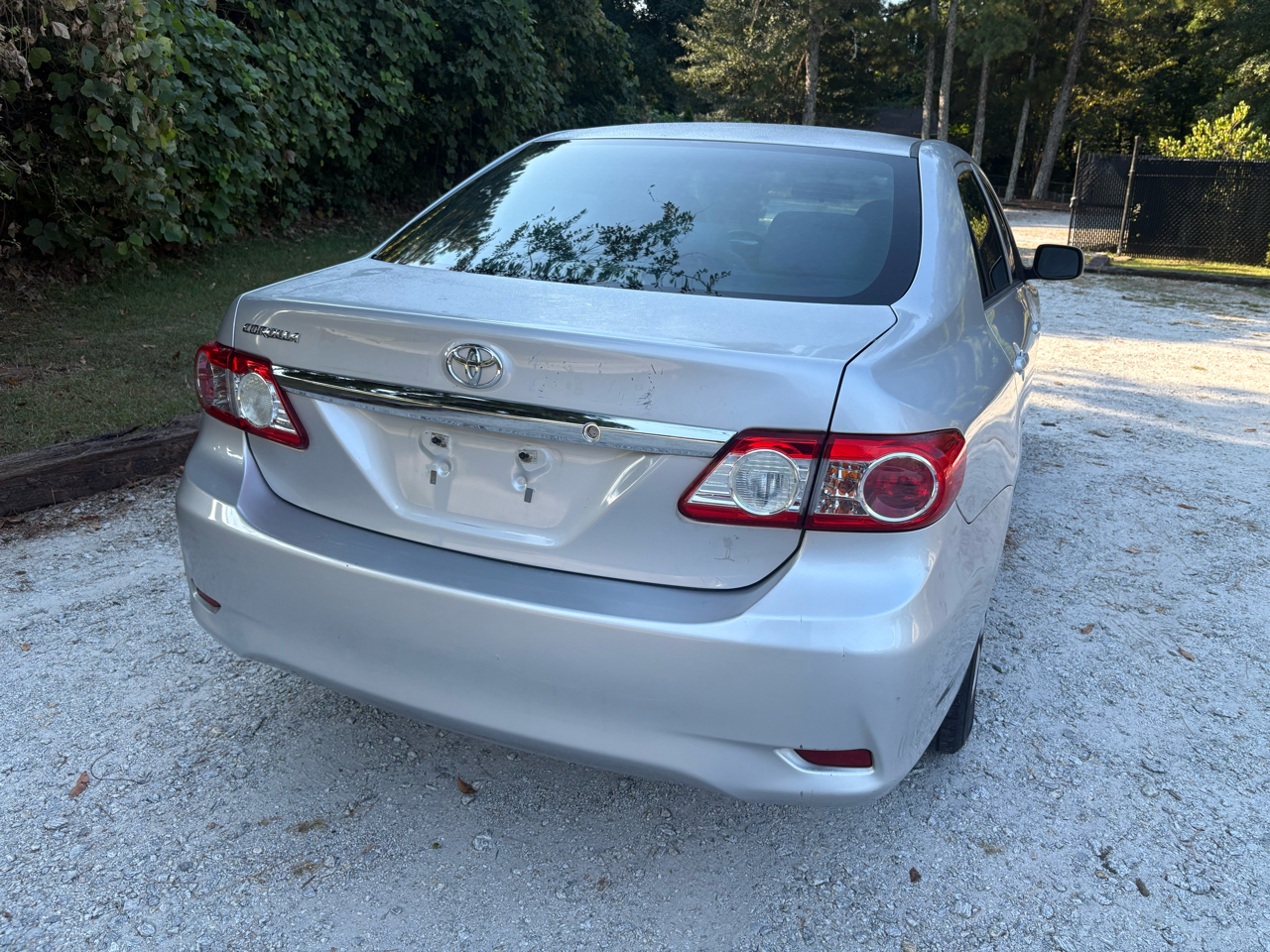 Toyota Corolla 4dr Sdn LE Auto (Natl) 2013