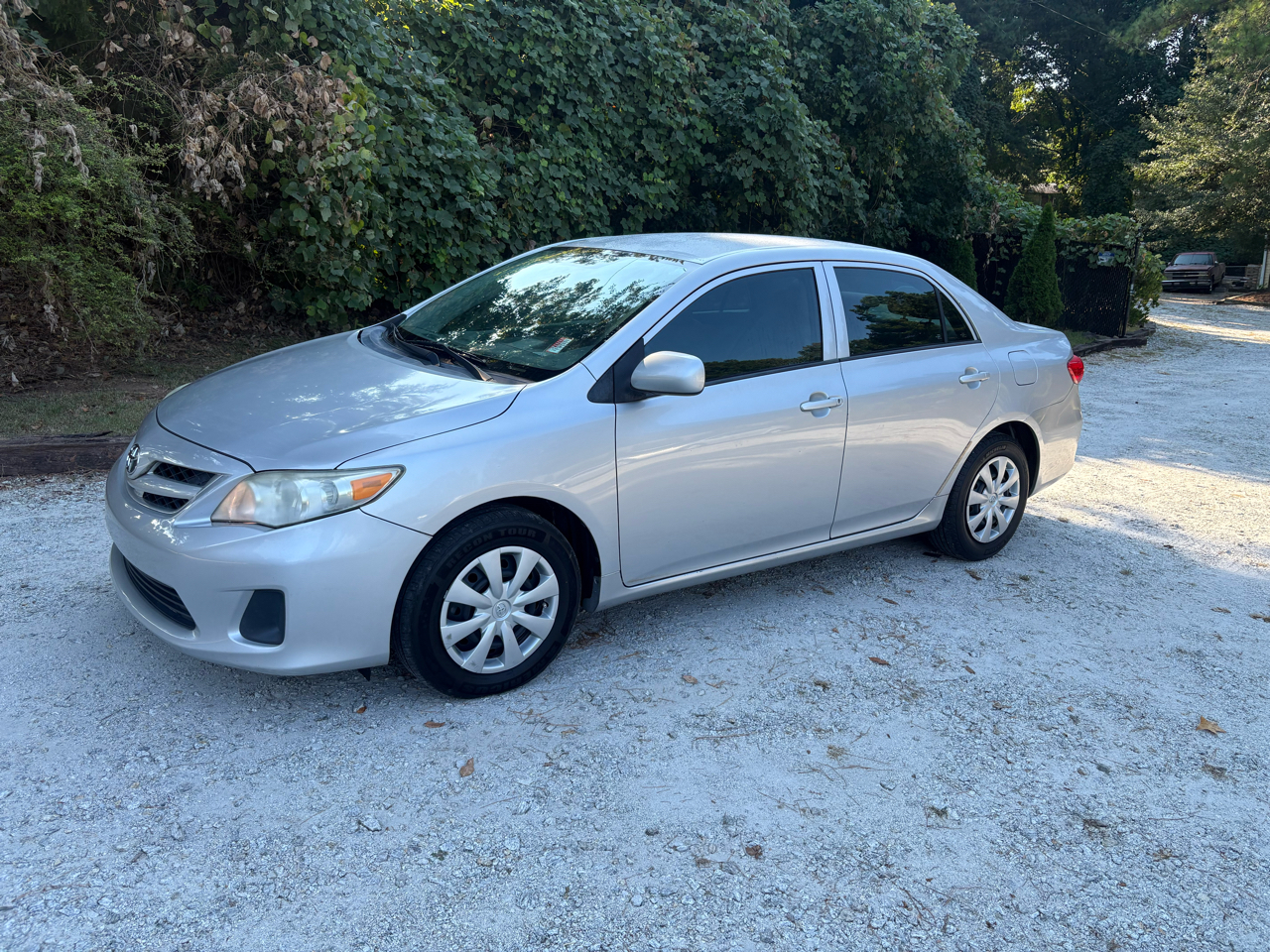 Toyota Corolla 4dr Sdn LE Auto (Natl) 2013