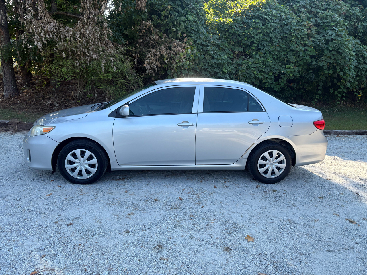 Toyota Corolla 4dr Sdn LE Auto (Natl) 2013