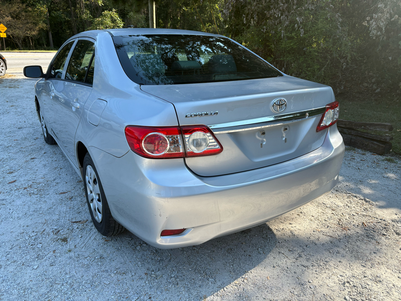 Toyota Corolla 4dr Sdn LE Auto (Natl) 2013