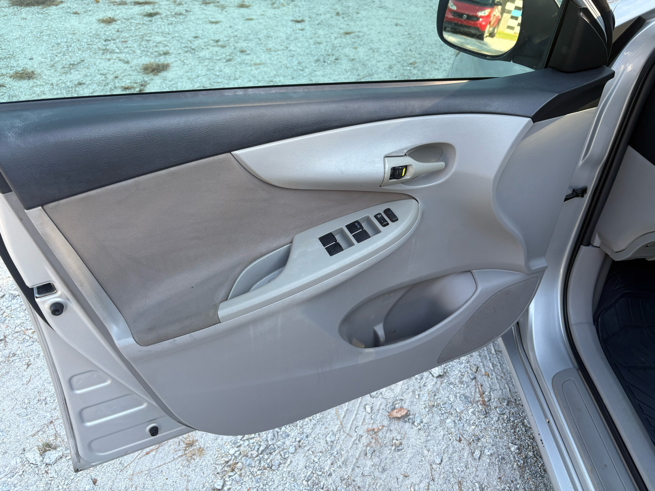 Toyota Corolla 4dr Sdn LE Auto (Natl) 2013