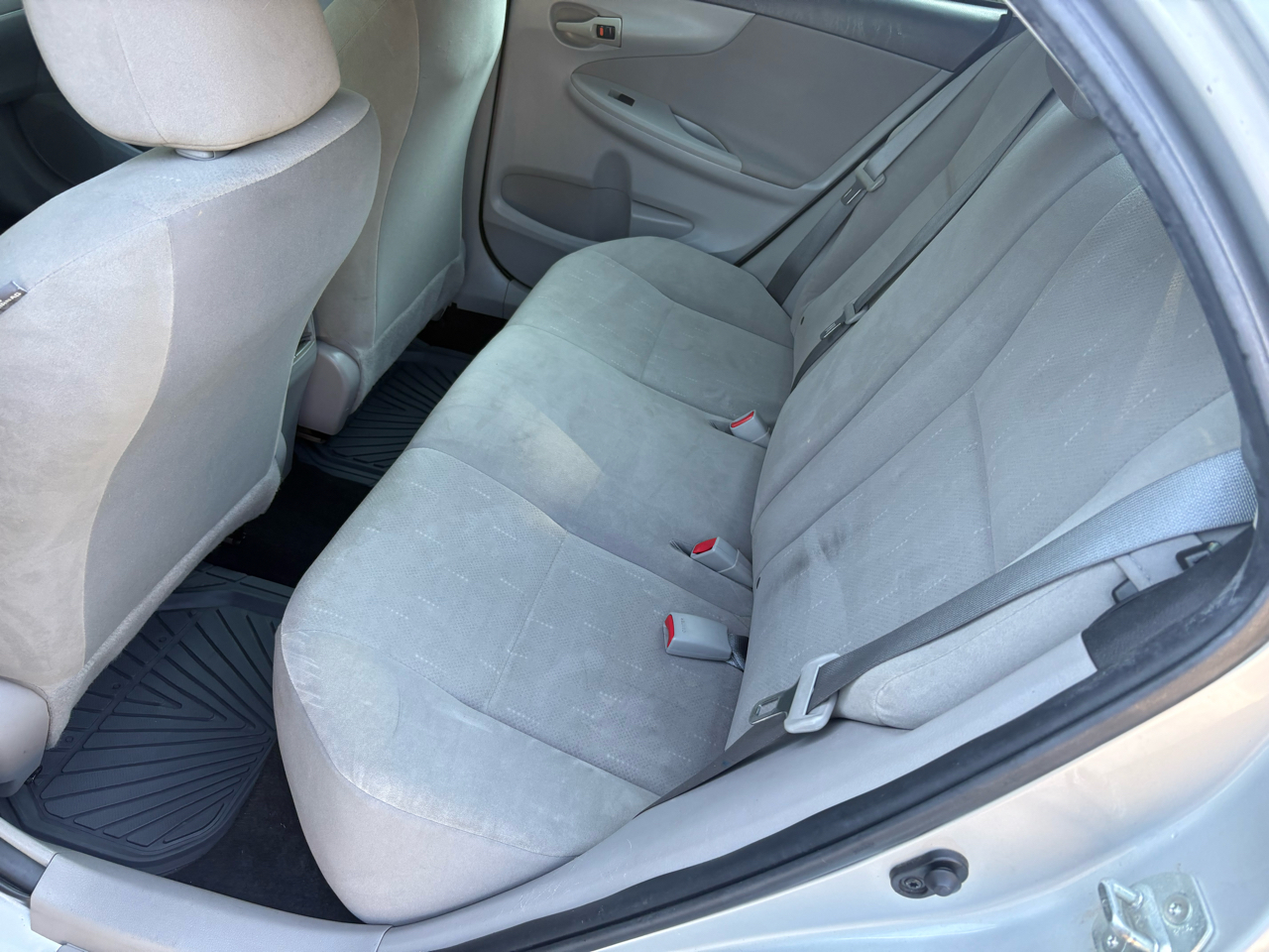 Toyota Corolla 4dr Sdn LE Auto (Natl) 2013